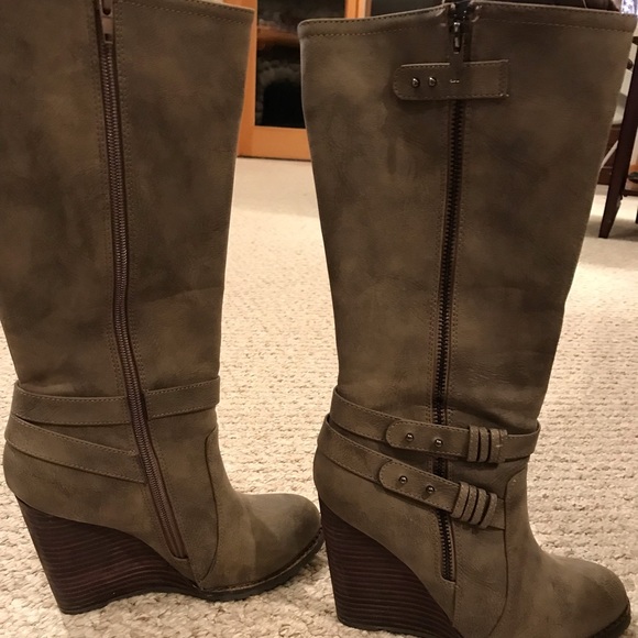 Very Volatile Women’s Wedge Boots - Picture 5 of 10